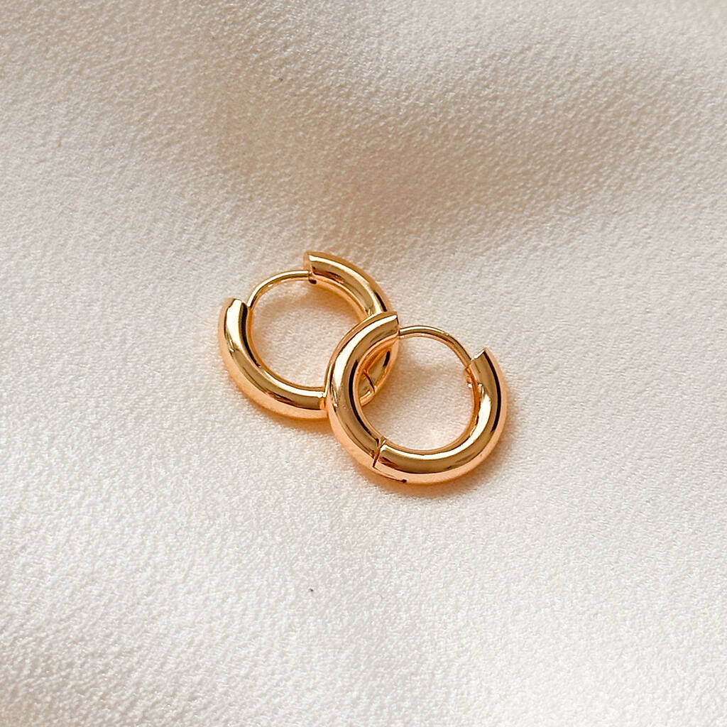 Aros pequeños de oro amarillo de 18 quilates