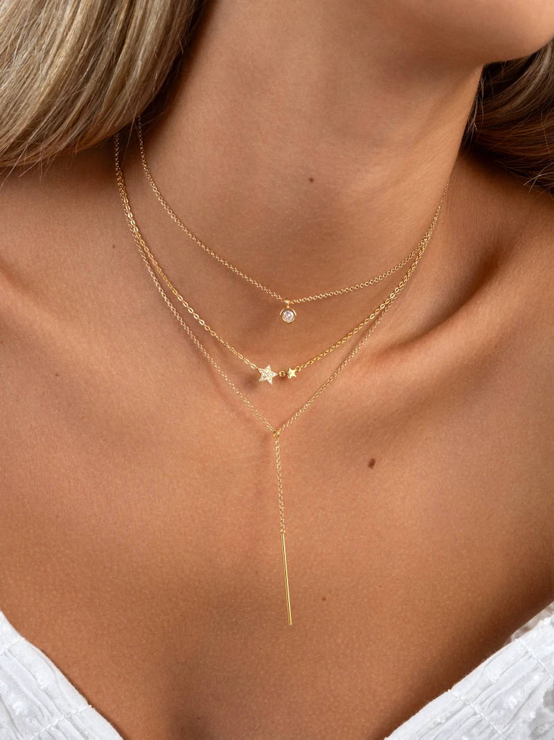 Gargantilla de oro con diamantes y colgante largo