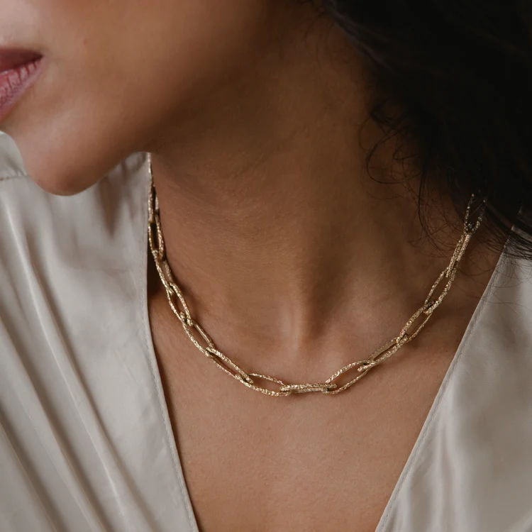 Collar de oro de mujer de eslabones alargados