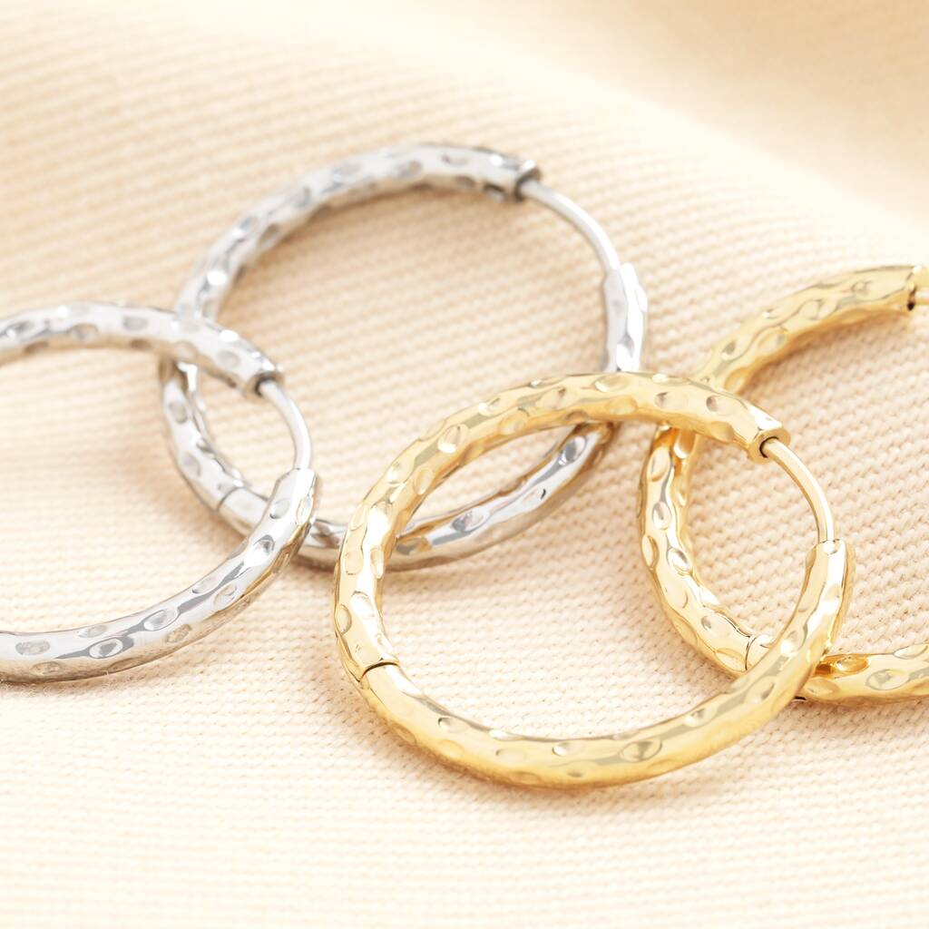 Aros grandes tallados en oro amarillo y oro blanco