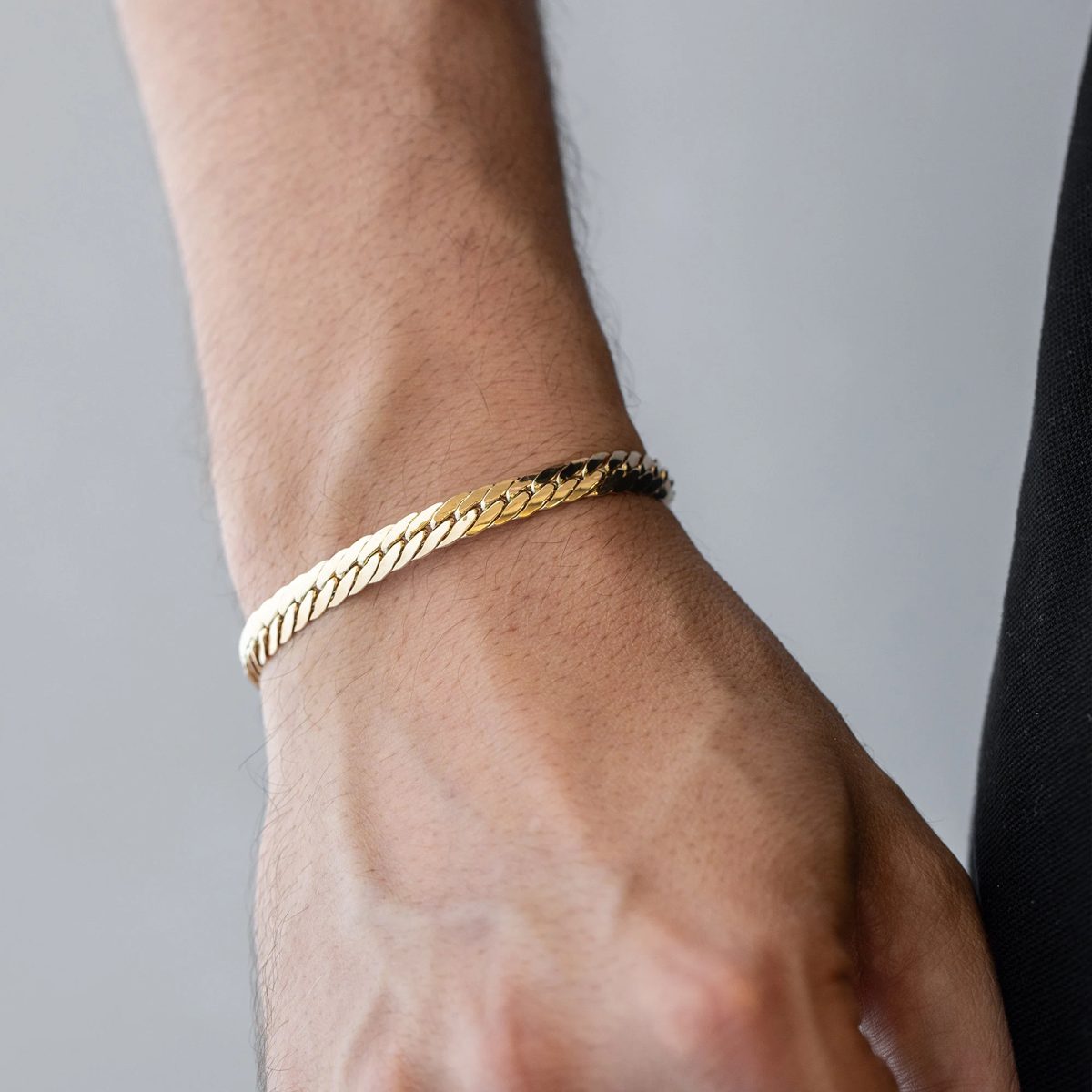 Pulsera de oro de hombre de barbada plana