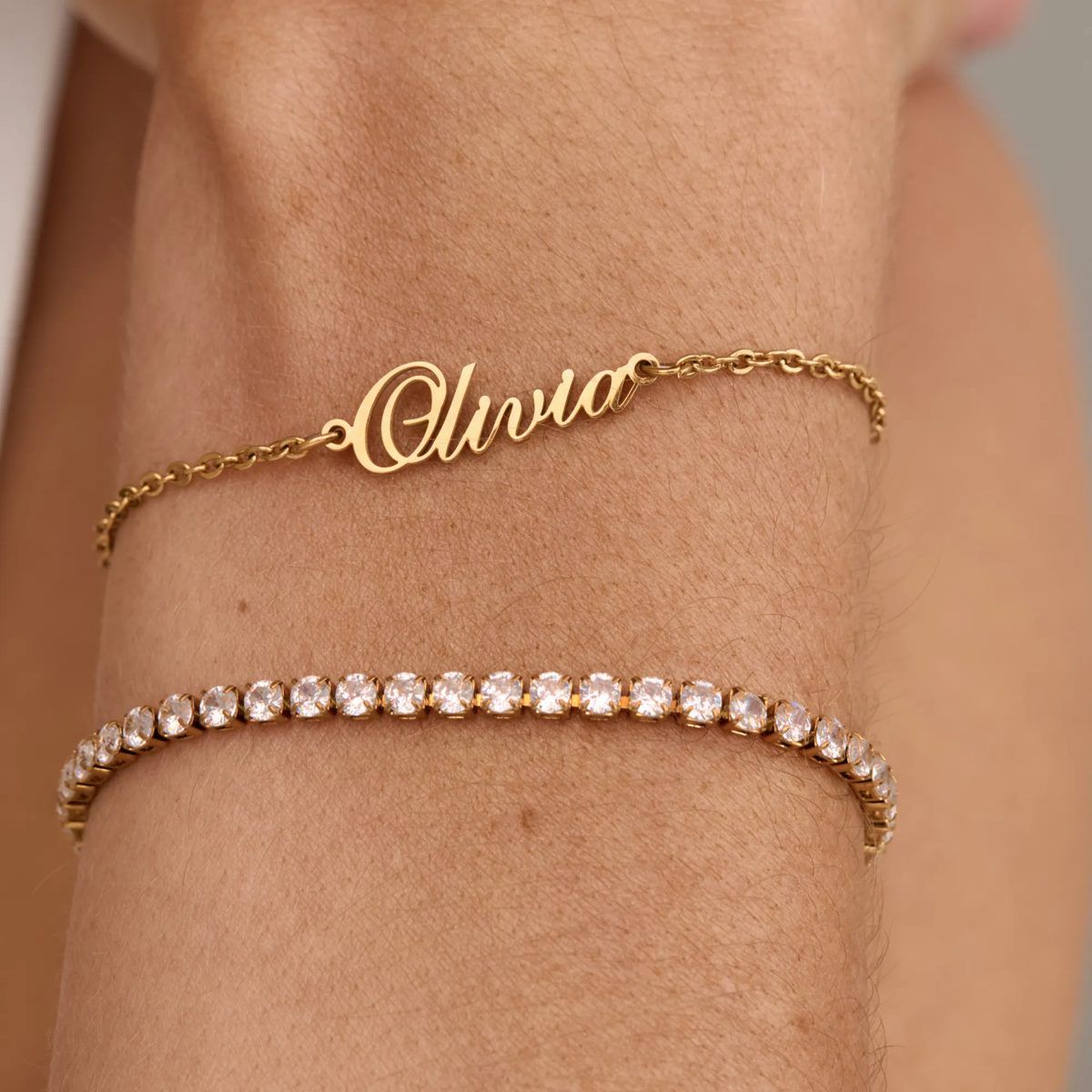 Pulsera de oro con nombre combinada con una riviere