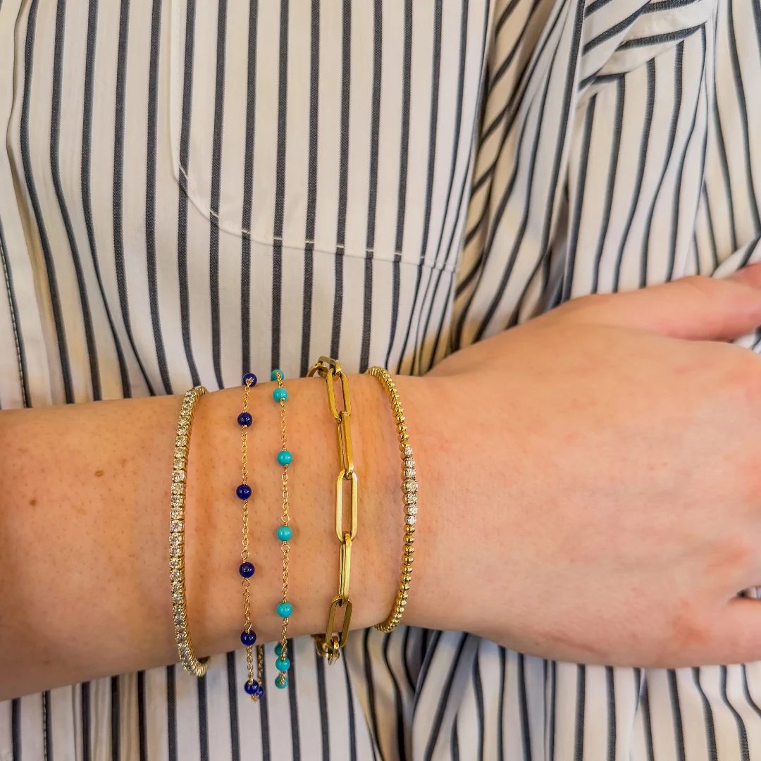 Riviere de brillantes, pulseras con piedras azules y turquesa y pulsera de eslabón alargado en oro
